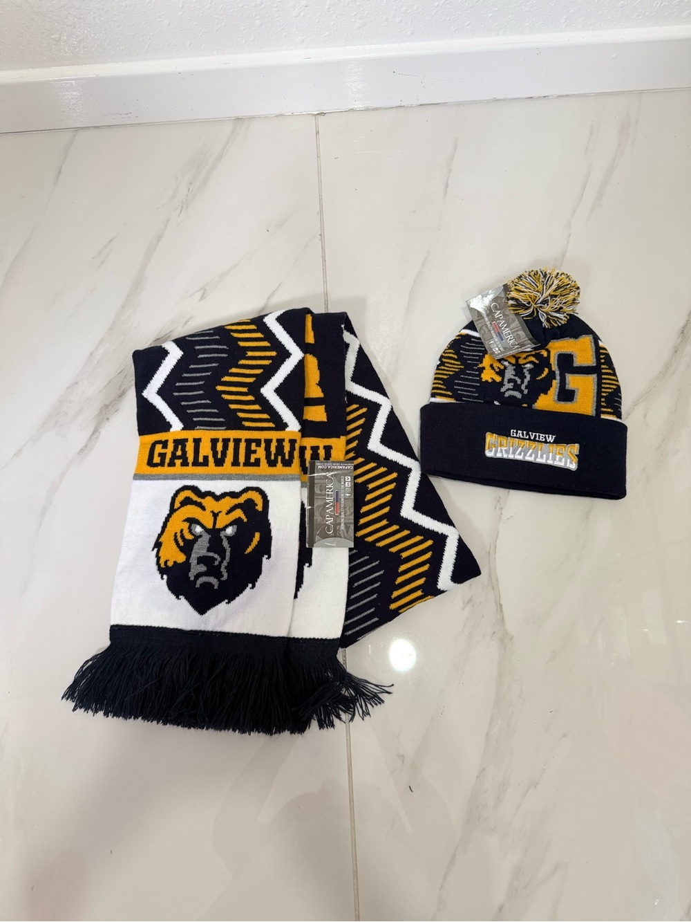 Caps America Galview Grizzlies Pom Beanie and Scarf Set OS